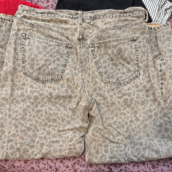 Universal Thread Gray Leopard Print Baggy Jeans - Picture 2 of 4